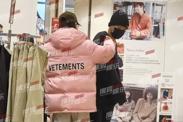 24小時內:娛樂圈1人被家暴,2對情侶熱戀,1人去世,悲喜各不同