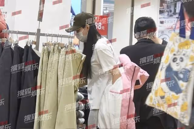 24小時內:娛樂圈1人被家暴,2對情侶熱戀,1人去世,悲喜各不同