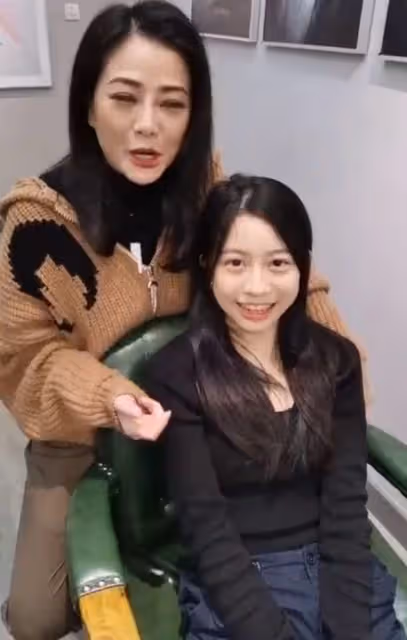 知名港星罕見曬娃!15歲女兒白到發光,拆掉5年牙套顏值大幅提升
