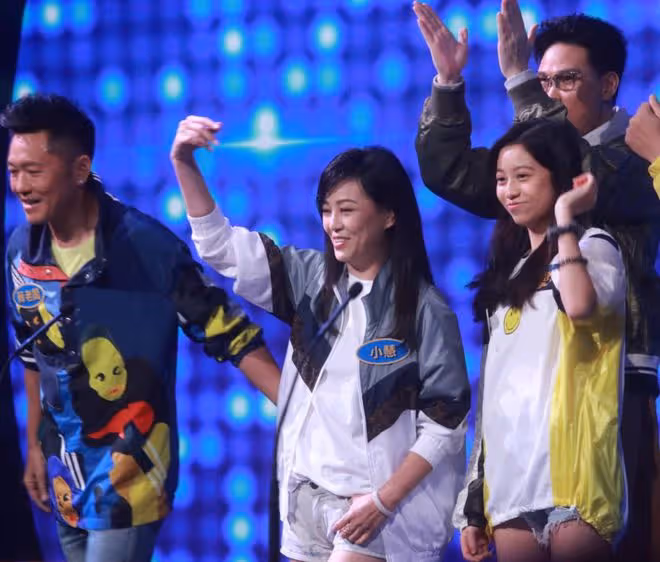 知名港星罕見曬娃!15歲女兒白到發光,拆掉5年牙套顏值大幅提升