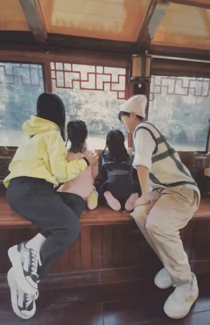 謝娜外出就餐被認出，卻拒不承認超幽默，還自稱曾被說像林青霞