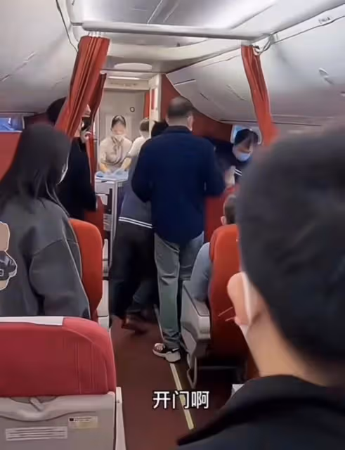 曝張雨綺在HU7603航班上！男子喊飛機快出事後，她神情恐慌忙逃離
