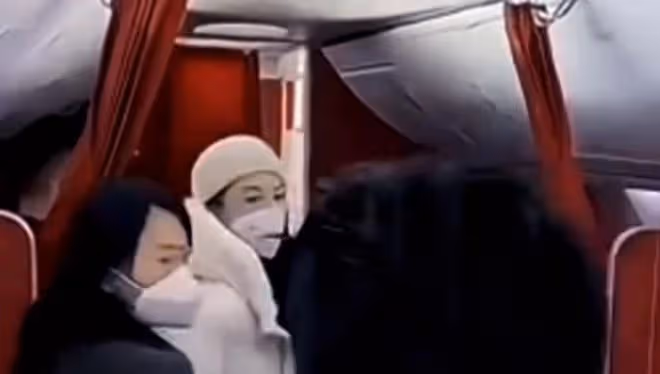 曝張雨綺在HU7603航班上！男子喊飛機快出事後，她神情恐慌忙逃離