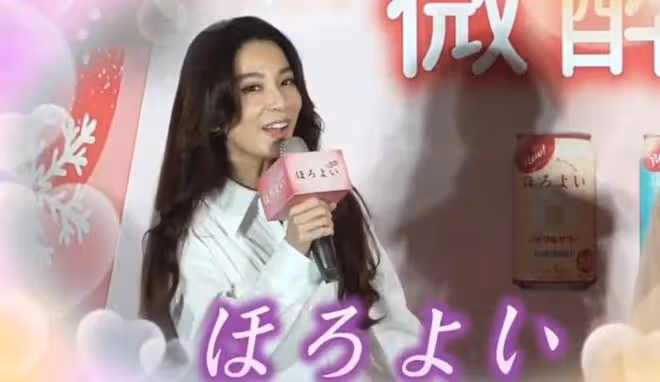 田馥甄在家中摔倒受傷，腰椎疼痛到落淚，連翻身也比較困難