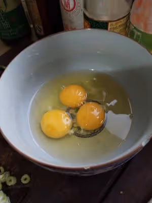 〈辣椒炒雞蛋〉，下飯又下水😬。欣小廚 😉