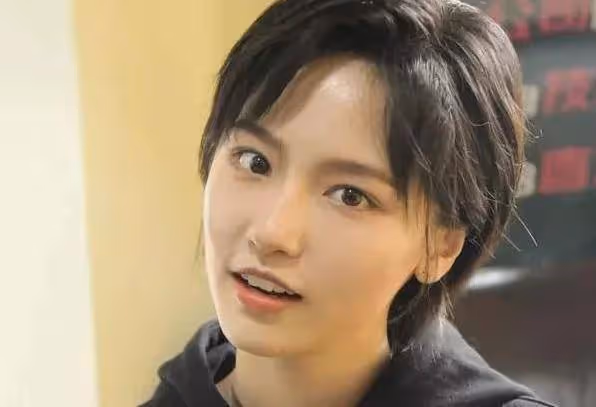 原創諸葛大力坐地鐵被偷拍，失去了十級美顏，還是你女神嗎？