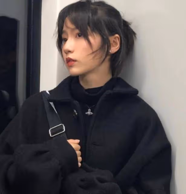 原創諸葛大力坐地鐵被偷拍，失去了十級美顏，還是你女神嗎？