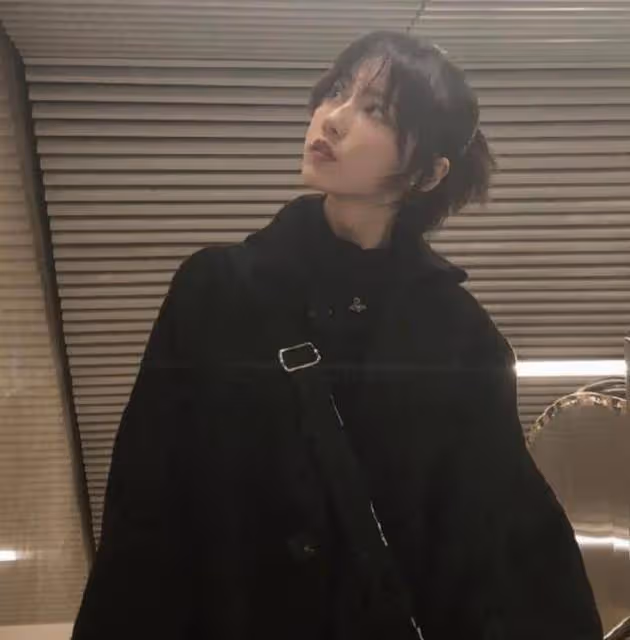 原創諸葛大力坐地鐵被偷拍，失去了十級美顏，還是你女神嗎？