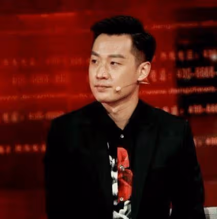 視主持人舒冬老婆曝光，原來是彼此熟悉的她，難怪如此低調