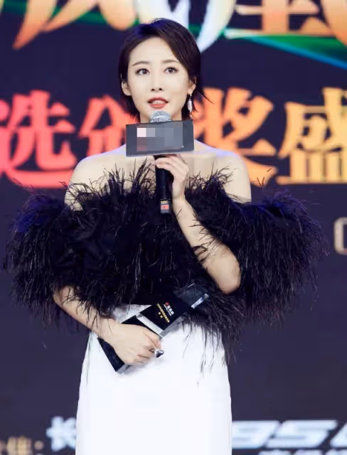 有種大膽叫司理理穿迷你裙，原想臉最美，誰知是《慶餘年》最長腿