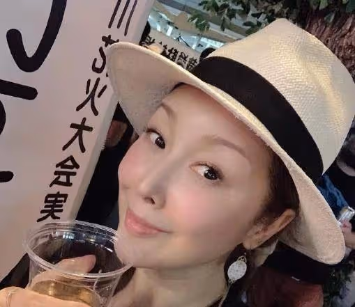 曾是樂壇四大天后之一，男友一個比一個慘，婚後退出歌壇相夫教子