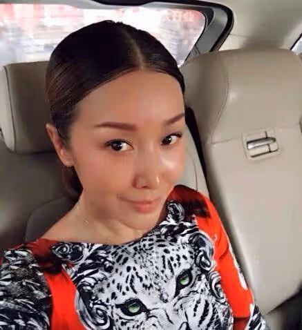 曾是樂壇四大天后之一，男友一個比一個慘，婚後退出歌壇相夫教子