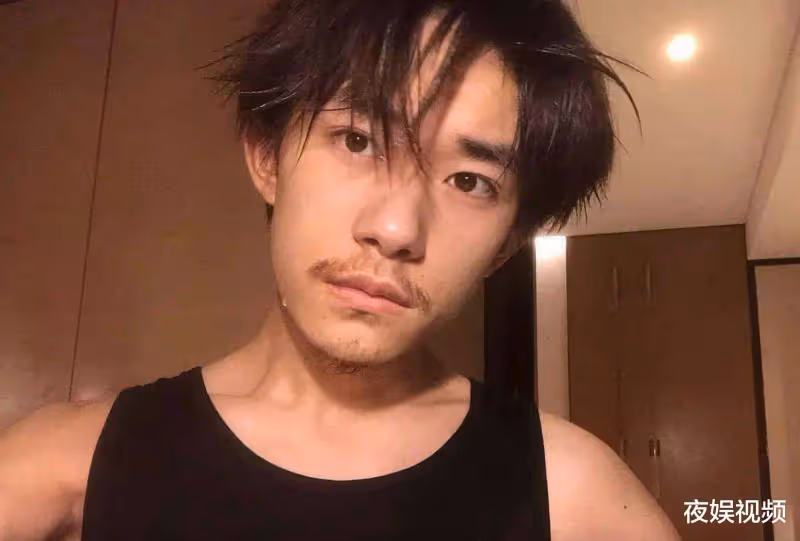 易烊千璽的名字不獨特？看到弟弟的名字後，粉絲：沒文化真可怕