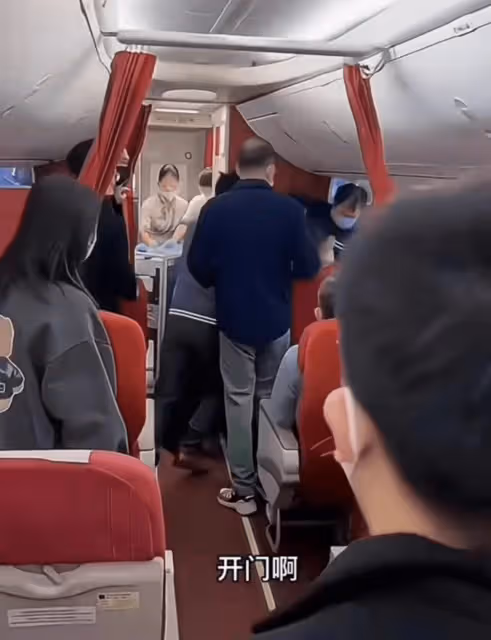 張雨綺疑似現身HU7603航班！表情慌張受到驚嚇，親身經歷拔腿就跑