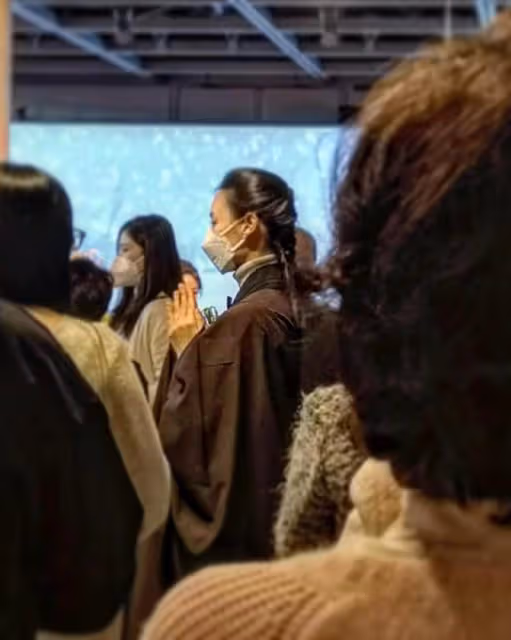 港星林偉亮近照曝光，出家13年樣貌變祥和，曾與周海媚鬧緋聞