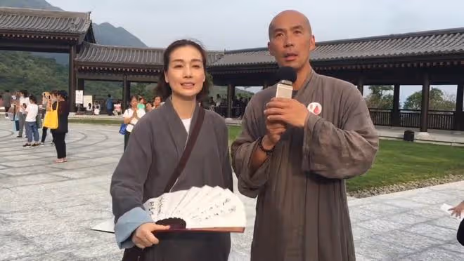 港星林偉亮近照曝光，出家13年樣貌變祥和，曾與周海媚鬧緋聞