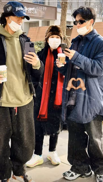 陳坤兒子回國曬祖孫三代同框照，陳尊佑長得像奶奶，和爸爸似兄弟