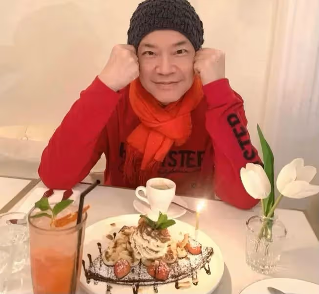 主持人洪超峰自曝近況：精神狀態很好，臉色紅潤，似乎恢復得很好