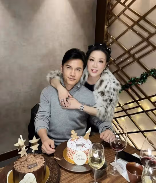 呂良偉兩口子現狀引熱議，兩人緊緊依偎在一起，保養的不是一般好