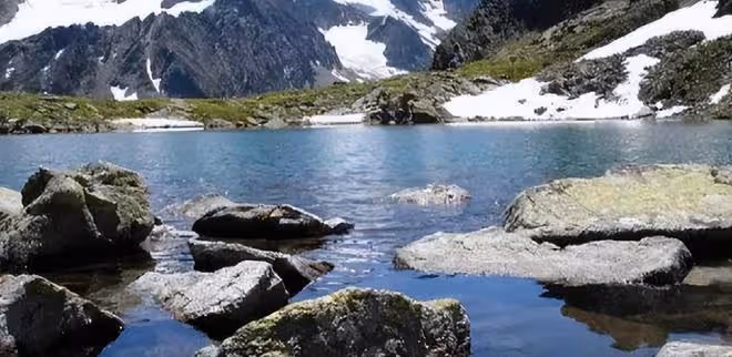兩大首富兵敗長白山：一個賣水虧掉40億，一個花200億建「空城」
