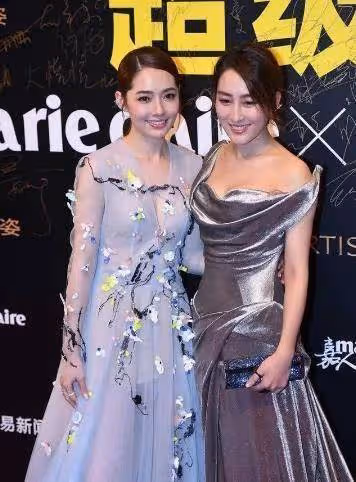 馬蘇郭碧婷同穿拖地連衣裙, 看到倆人上身效果, 女明星和豪門差距
