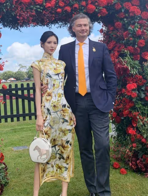 難怪王思聰都曾被她「迷倒」，當她穿旗袍現身國外，全場都被驚艷
