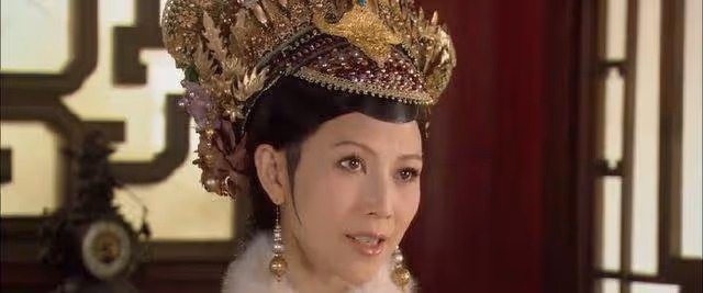 甄嬛傳：誰看懂了？甄嬛離宮後，宜修看到芳若，為何如此擔心？