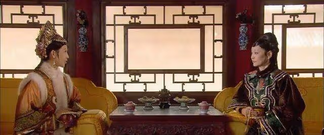 甄嬛傳：誰看懂了？甄嬛離宮後，宜修看到芳若，為何如此擔心？