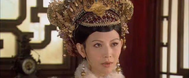 甄嬛傳：誰看懂了？甄嬛離宮後，宜修看到芳若，為何如此擔心？