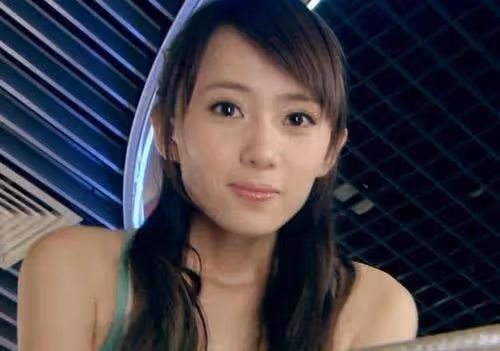 有種「整容」叫愛情公寓諾瀾，穿上銀白蕾絲透視裙，美到高攀不起