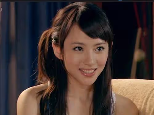 有種「整容」叫愛情公寓諾瀾，穿上銀白蕾絲透視裙，美到高攀不起
