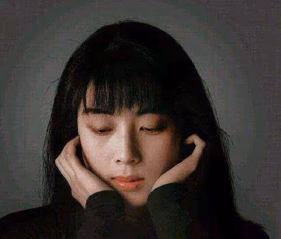 她是顏值最高的女歌手， 一首歌火了27年， 如今已被寫入教科書！