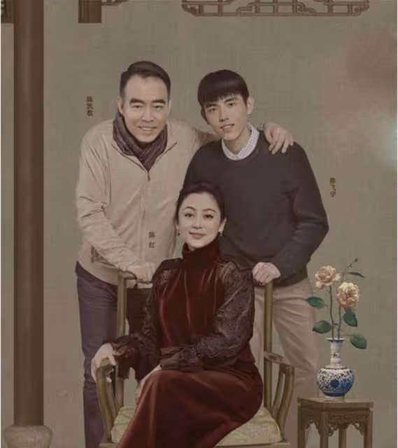 陳飛宇陪媽媽陳紅逛街，一家人與黃曉明聚餐，疑似再談新合作