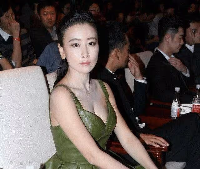 稱「人間尤物」的她, 女人味都快溢出螢幕, 卻有著男人的名字