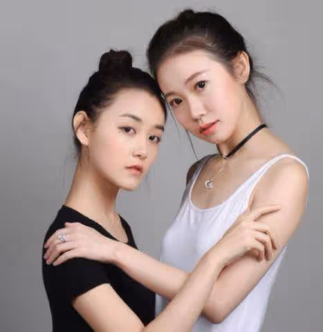 有種遺傳叫蔣依依的姐姐，上帝雖然吻了妹妹的臉，卻忘記了她的身