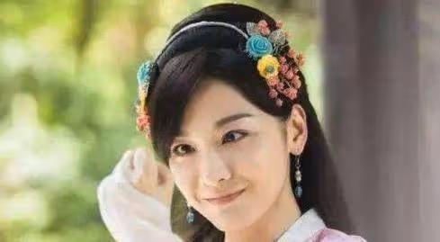 因長相一炮而紅，拍戲時太「敬業」被打重傷，後遺症令她備受折磨