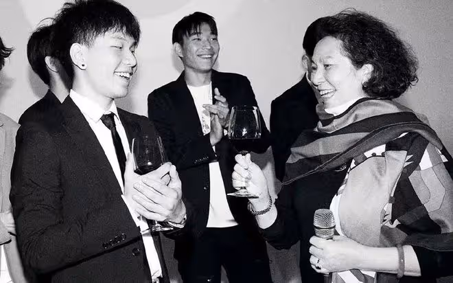 陳坤兒子回國曬祖孫三代合照！全家打扮潮流氣質佳，和爸爸似兄弟
