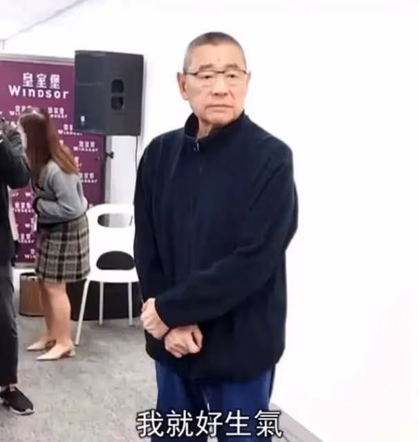 李嘉欣暗戳戳應戰劉鑾雄，稱絕育可以使狗安靜，內涵意味滿滿
