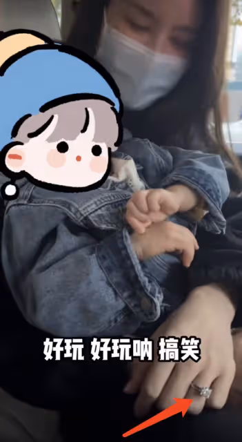 張馨月林峯送女兒第一天上學，女兒學爸爸叫「老婆」，側顏好秀氣