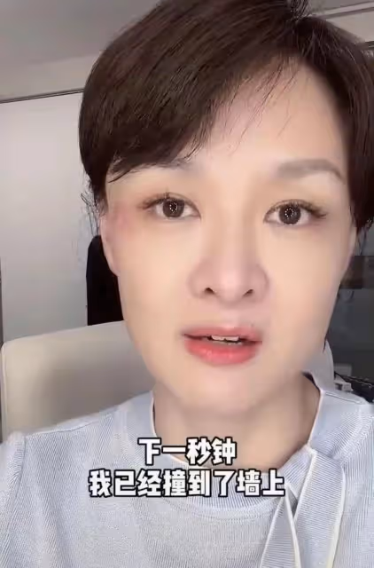 前央視女主持人李小萌否認家暴傳聞，稱陽康後撞牆，記憶直接斷片