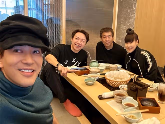 張柏芝前男友一家赴日本旅遊！倆女兒高顏值像爸，護士妻子氣質好