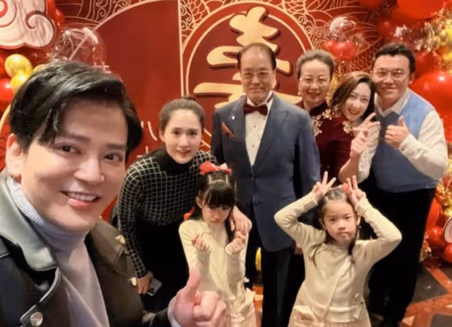 張柏芝前男友一家赴日本旅遊！倆女兒高顏值像爸，護士妻子氣質好