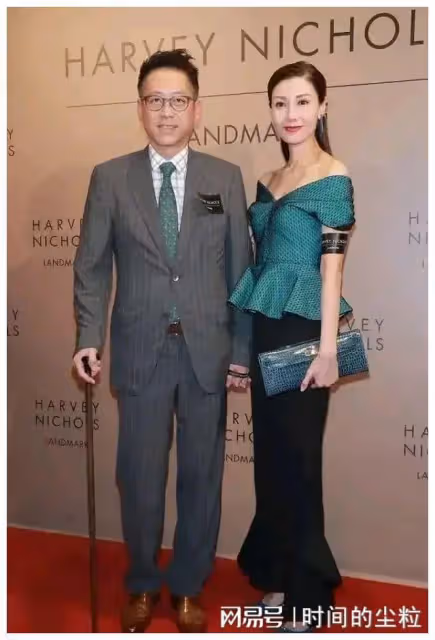 李嘉欣曬出家人大合照，李嘉欣露出甜美笑容，許晉亨開心極了
