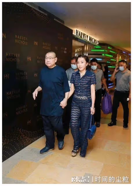 李嘉欣曬出家人大合照，李嘉欣露出甜美笑容，許晉亨開心極了