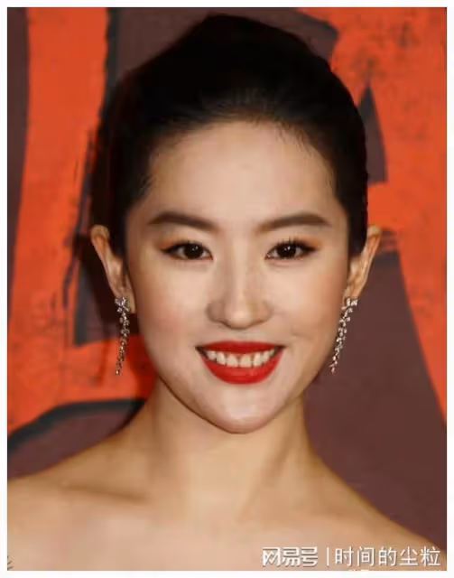 外媒鏡頭下的國內女星,真實堪比照妖鏡,孫儷露怯,劉亦菲扛住了