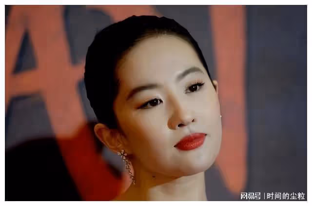 外媒鏡頭下的國內女星,真實堪比照妖鏡,孫儷露怯,劉亦菲扛住了