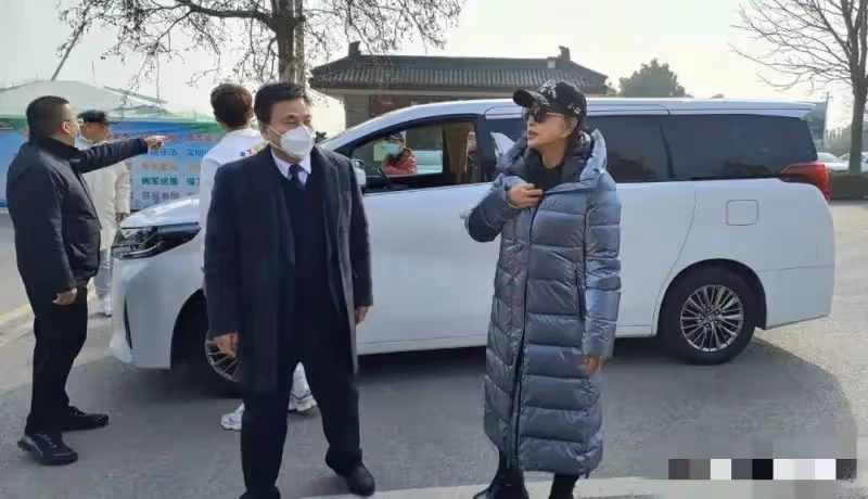 劉曉慶再訪陝西乾陵,像30多歲狀態很好,一生像武則天一樣精彩