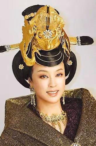 劉曉慶再訪陝西乾陵,像30多歲狀態很好,一生像武則天一樣精彩