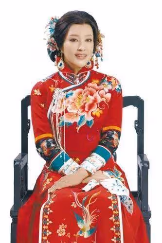 劉曉慶再訪陝西乾陵，像30多歲狀態很好，一生像武則天一樣精彩