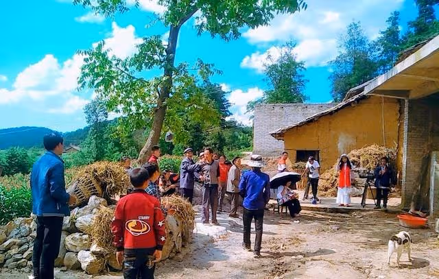 當年父親把我過繼給堂叔,現在他生病住院,哥哥讓我分擔醫藥費
